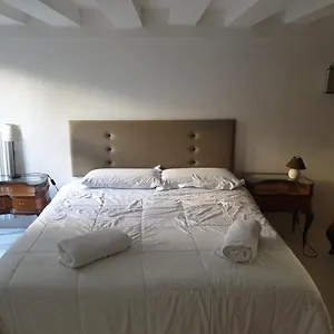 verificați disponibilitatea